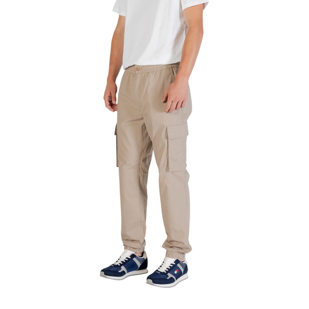 Cargo Pants by Calvin Klein Jeans for men in stretch polyester cotton brown features an stylish regular-fit with a long and , expertly finished with stylish utility detailing.