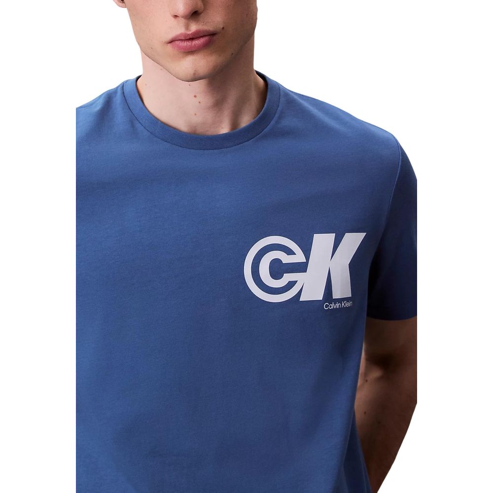 T-Shirt by Calvin Klein Jeans for men in cotton blue features an on trend silhouette, perfectly showcasing a on trend and for an elevated aesthetic.