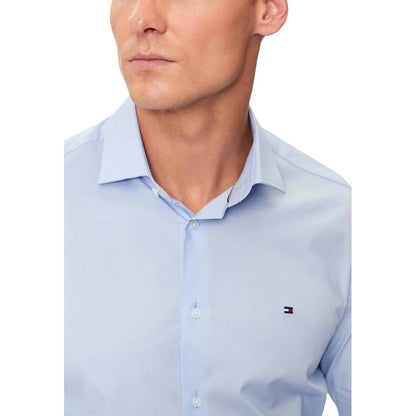 Shirt by Tommy Hilfiger for men in stretch organic cotton blue, featuring a nuanced and nuanced for a sophisticated finish.