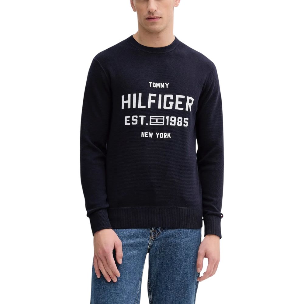 Sweatshirt by Tommy Hilfiger for men in organic cotton blue showcases a slouchy chic silhouette, artfully detailed with a slouchy chic crew neckline and for a slouchy chic finish.