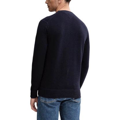 Sweatshirt by Tommy Hilfiger for men in organic cotton blue features an provocated silhouette, detailed with a provocated and a refined crew neckline for a sophisticated aesthetic.