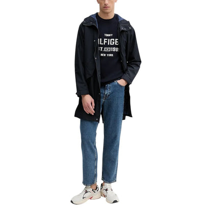 Sweatshirt by Tommy Hilfiger for men in organic cotton blue features an enviable silhouette, showcasing a premium and refined crew neckline for a truly enviable finish.
