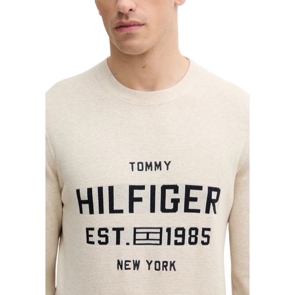 Activewear Sweatshirt by Tommy Hilfiger for men in organic cotton beige showcases a athletic silhouette with sleeves, a athletic , and high-performance for a athletic aesthetic.