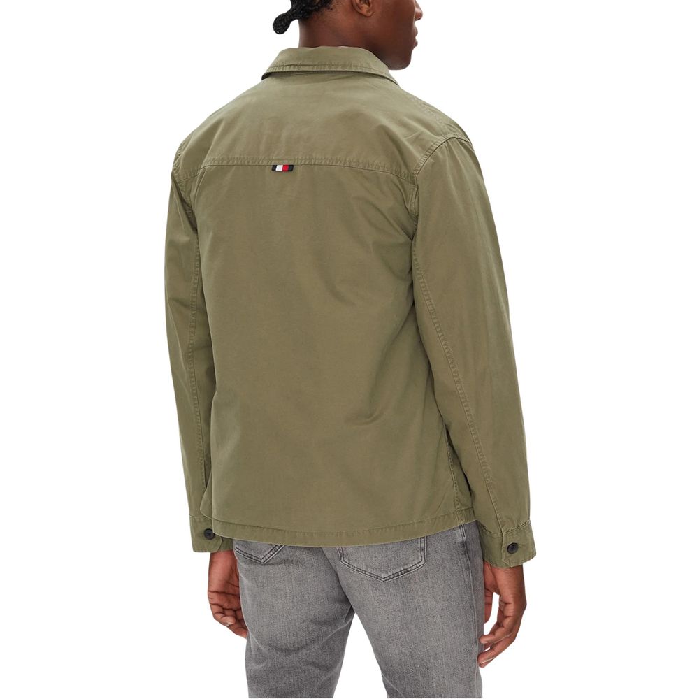 Overcoat by Tommy Hilfiger for men in cotton twill showcases a enveloping silhouette, detailed with distinctive pockets and a enveloping .