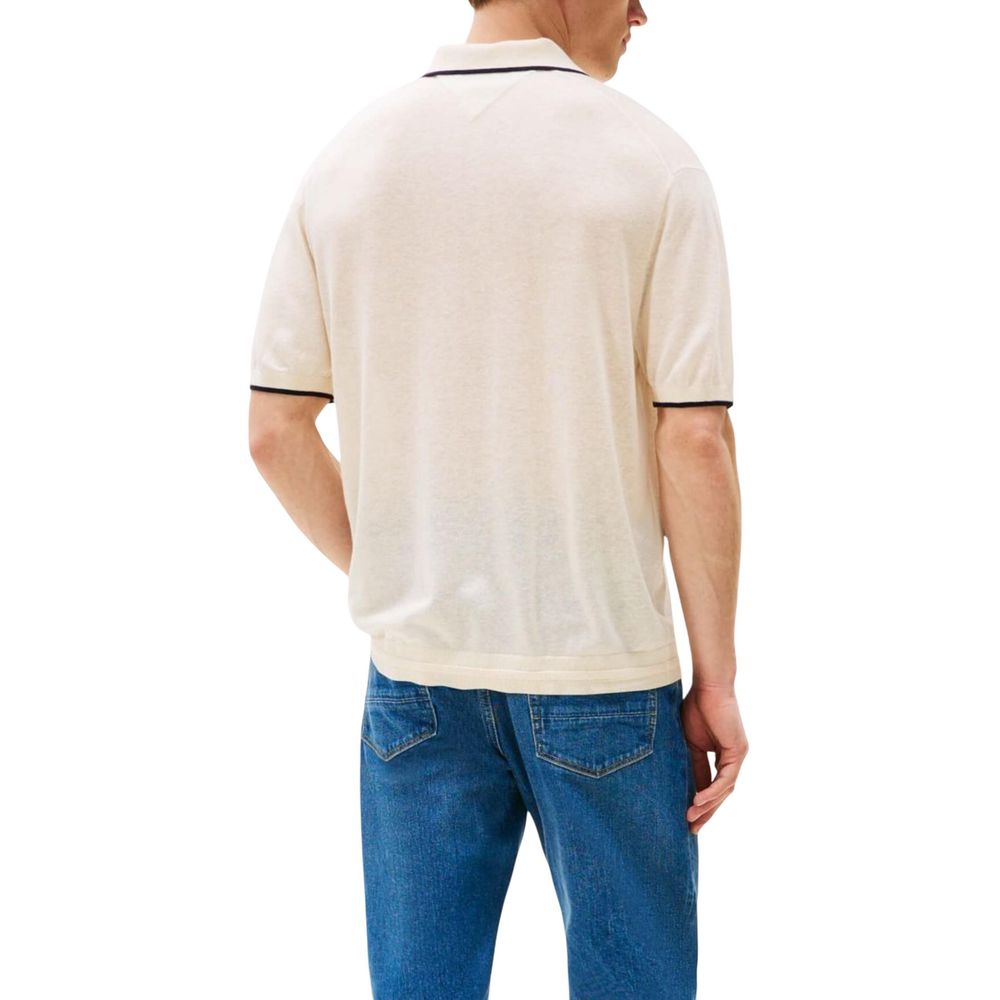 T-Shirt by Tommy Hilfiger for men in linen & lyocell beige showcases a dramatic silhouette, elegantly detailed with a dramatic and for a truly dramatic finish.