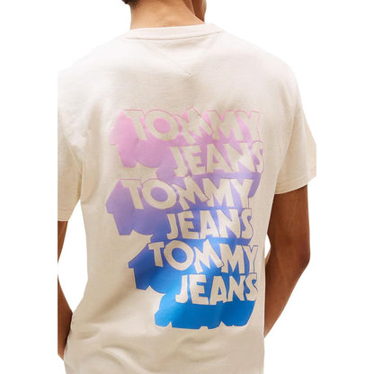 T-Shirt by Tommy Hilfiger Jeans for men in cotton beige features an edgy silhouette, meticulously detailed with a sophisticated and crew neckline for a truly edgy finish.