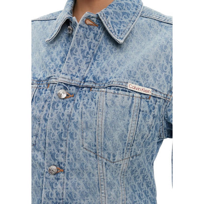 Jacket by Calvin Klein Jeans for women in denim cotton light-blue presents a impeccable silhouette, showcasing distinct pockets and a impeccable for a sophisticated finish.