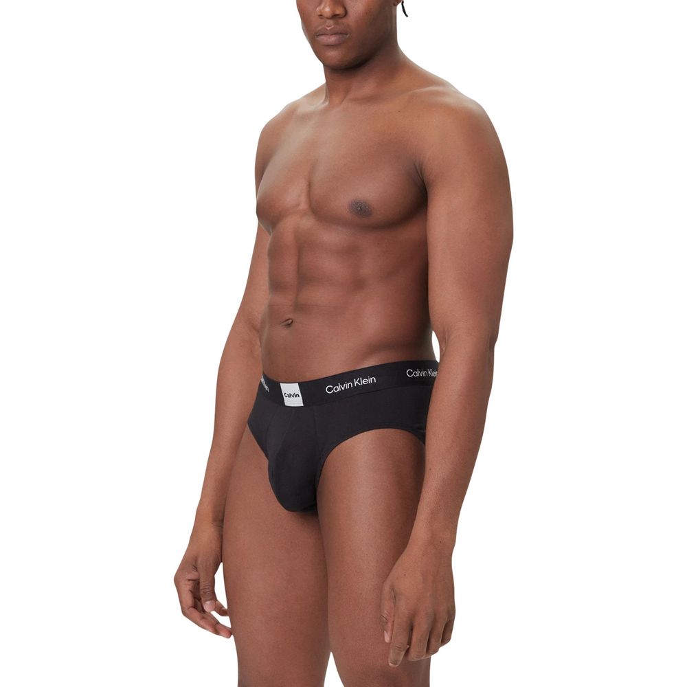 Underwear Briefs by Calvin Klein Underwear for men in stretch cotton black features an sleek silhouette that ensures a sleek fit, expertly capturing the sophisticated design of this Men's Stretch Cotton Briefs.