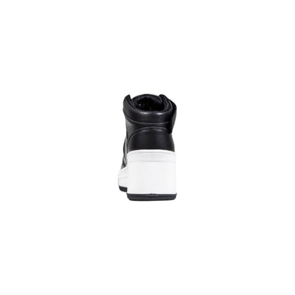 Sneakers by Guess for women in polyethylene & polyurethane black features an sumptuous design from the Women's Casual Polyethylene & Polyurethane Sneakers collection, highlighting a sumptuous casual style for a premium, high-fashion look.