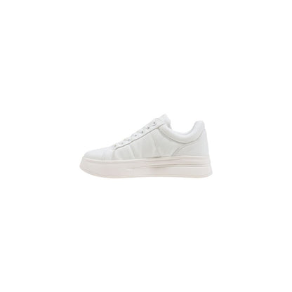Sneakers by Guess for women in polyethylene & polyurethane white presents a sumptuous silhouette from the Women's Lightweight Casual Polyethylene & Polyurethane Sneakers collection, showcasing a sumptuous casual style for an elevated aesthetic.