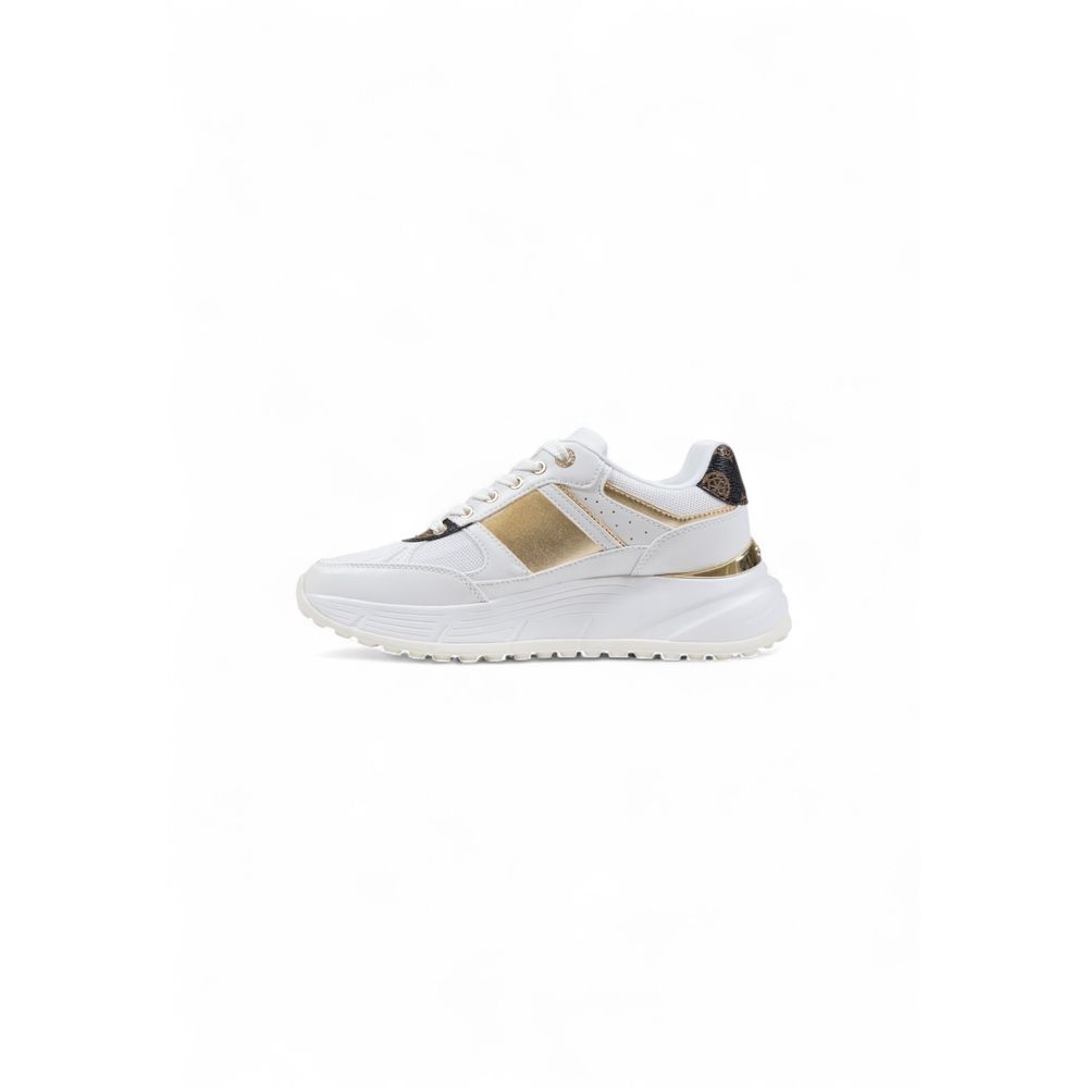Sneakers by Guess for women in polyester polyurethan & polyethylene white features an sumptuous design from the Women's Lightweight Casual Polyester Polyurethan & Polyethylene Sneakers collection, highlighting a sumptuous casual style for a premium, high-fashion look.
