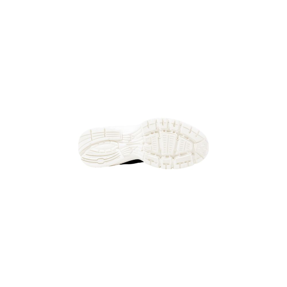 Sneakers by Armani Exchange for women in polyester features a sumptuous design, perfectly showcasing the sumptuous athletic casual style of this Women's Athletic Casual Polyester Sneakers.