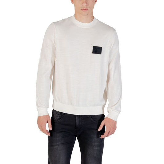 Sweatshirt by Armani Exchange for men in marabou wool white showcases a slouchy chic silhouette, artfully detailed with a slouchy chic crew neckline and for a slouchy chic finish.
