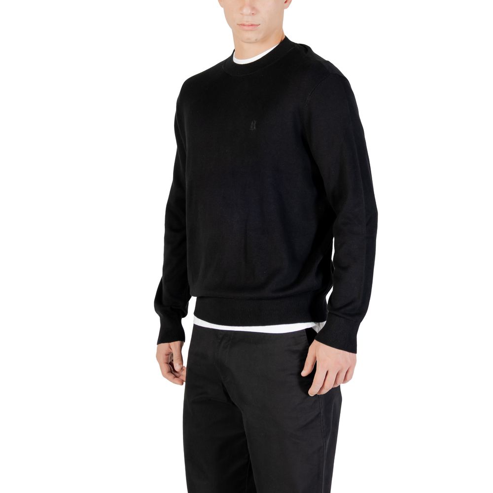Sweatshirt by Armani Exchange for men in silk cotton & viscose black features an provocated silhouette, detailed with a provocated and a refined round crew neckline for a sophisticated aesthetic.