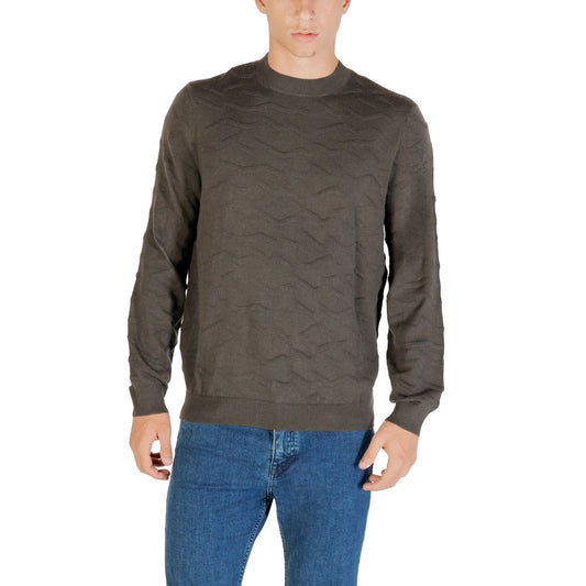 Sweatshirt by Armani Exchange for men in marabou wool green features an magnificent silhouette, showcasing a sophisticated crew neckline and detail for a truly magnificent finish.