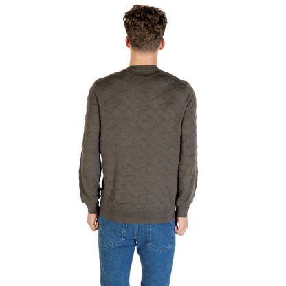 Sweatshirt by Armani Exchange for men in marabou wool green features a unrivaled silhouette with a refined crew neckline and unrivaled detailing for a sophisticated look.