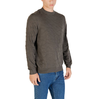 Sweatshirt by Armani Exchange for men in marabou wool green features an magnificent silhouette, showcasing a sophisticated crew neckline and detail for a truly magnificent finish.