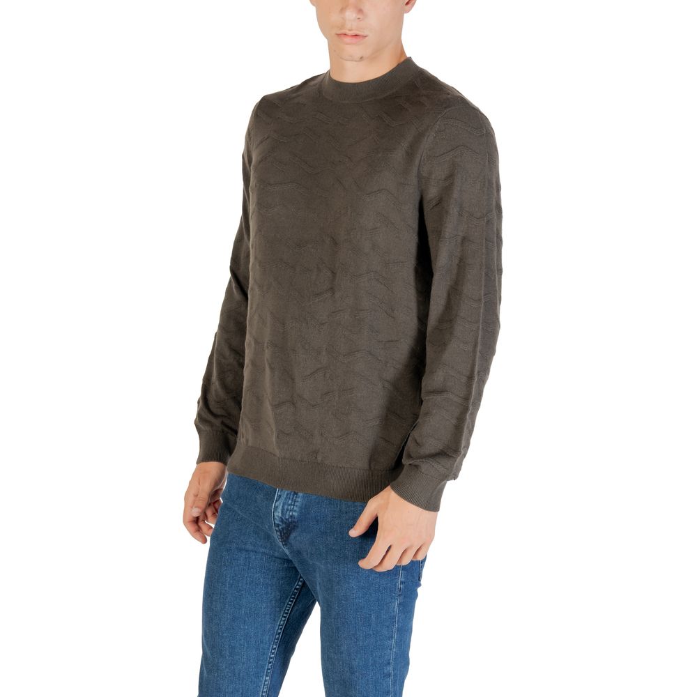 Sweatshirt by Armani Exchange for men in marabou wool green features an exquisite silhouette, showcasing and crew neckline details for a exquisite look.