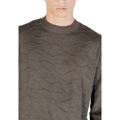 Sweatshirt by Armani Exchange for men in marabou wool green presents a smart casual silhouette, featuring a smart casual and for a sophisticated look.