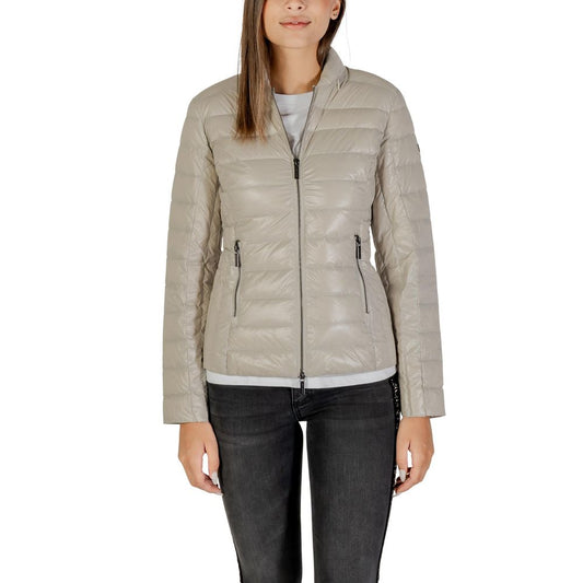 Overcoat by Armani Exchange for women in polyamide beige showcases a enveloping silhouette, detailed with distinctive lightweight, pockets & insulated and a enveloping .