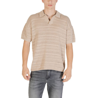 Shirt by Only & Sons for men in cotton beige showcases a sharp silhouette, elegantly detailed with a sharp v-neck neckline and sharp short-sleeve.