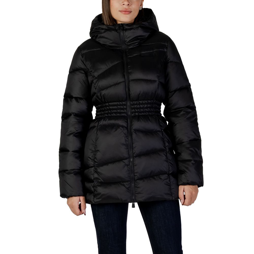 This Hooded Bomber Jacket by EA7 Emporio Armani for women in polyamide black exhibits a edgy silhouette, meticulously detailed with functional lightweight, hooded & insulated and a edgy hooded neckline for a edgy finish.