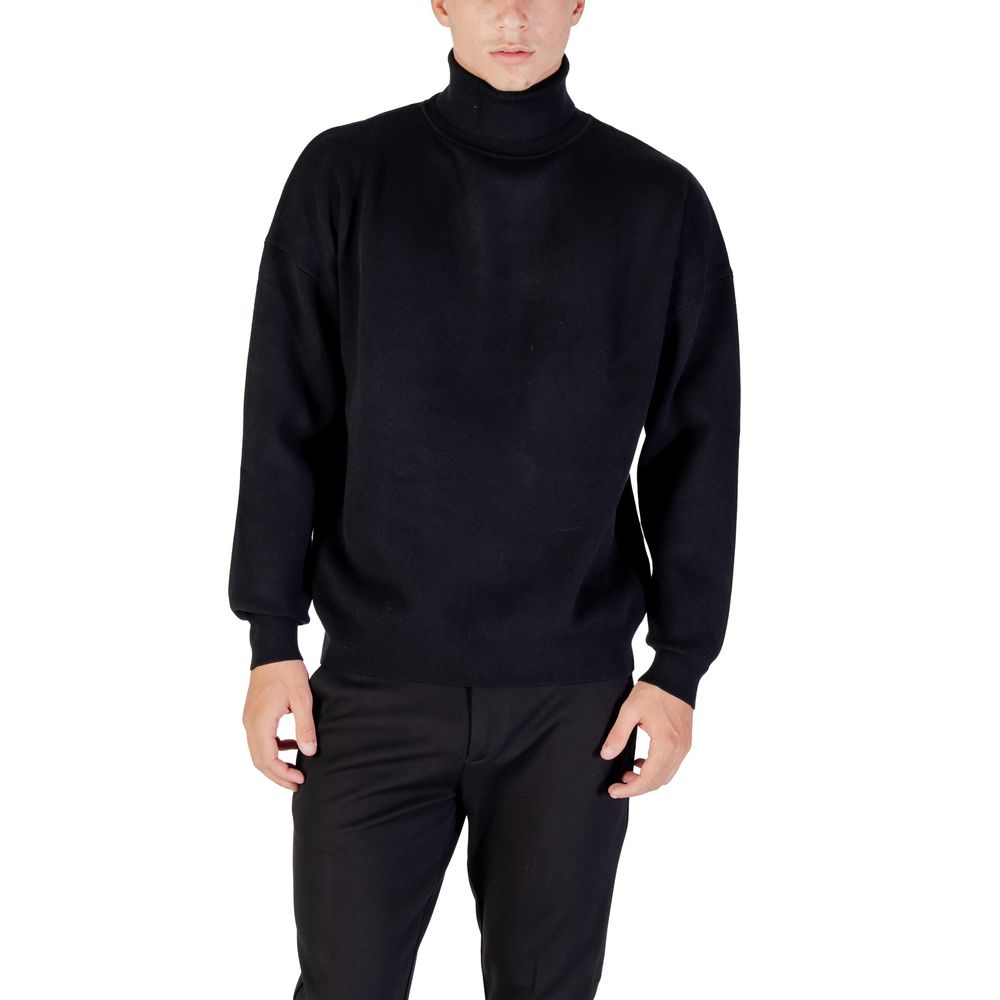 Sweatshirt by Antony Morato for men in polyamide polester viscose black features an magnificent silhouette, showcasing a sophisticated high-neck neckline and detail for a truly magnificent finish.