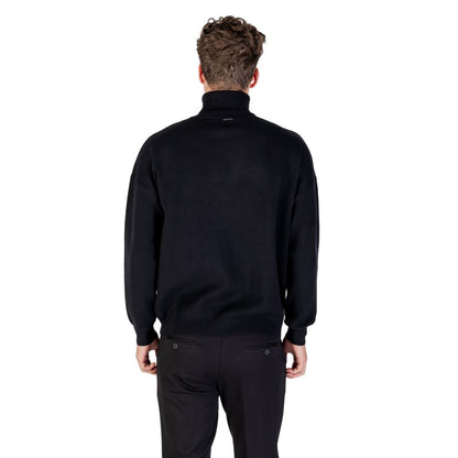 Sweatshirt by Antony Morato for men in polyamide polester viscose black features an provocated silhouette, detailed with a provocated and a refined high-neck neckline for a sophisticated aesthetic.