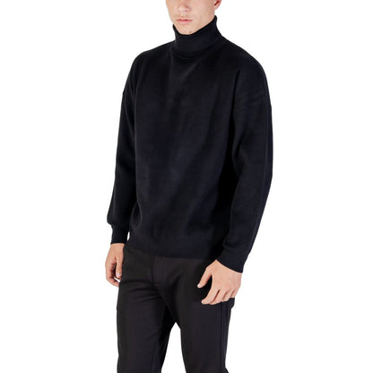 Sweatshirt by Antony Morato for men in polyamide polester viscose black features an provocated silhouette, detailed with a provocated and a refined high-neck neckline for a sophisticated aesthetic.