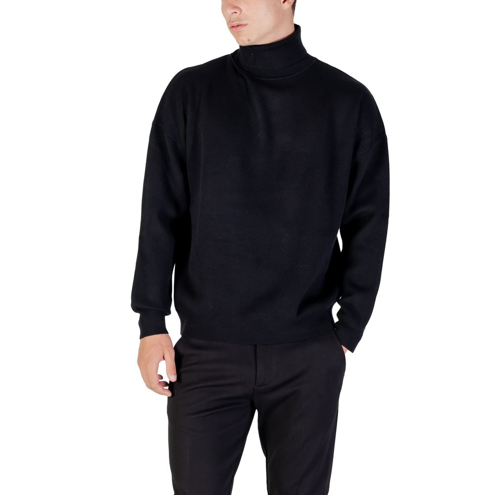 Sweatshirt by Antony Morato for men in polyamide polester viscose black features a unrivaled silhouette with a refined and unrivaled detailing for a sophisticated look.