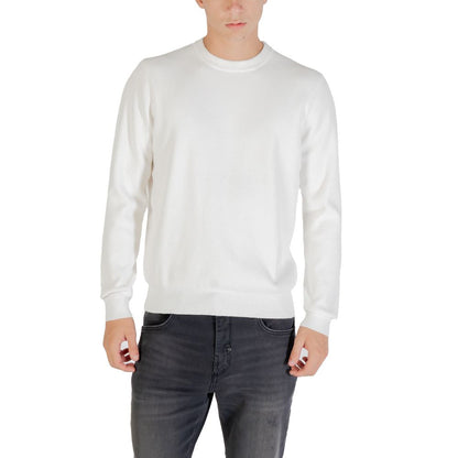 Sweatshirt by Antony Morato for men in polyamide & polyester beige features a unrivaled silhouette with a refined crew neckline and unrivaled long-sleeve detailing for a sophisticated look.