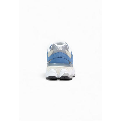 Sneakers by New Balance for women in synthetic blue presents a sumptuous silhouette as Women's Lightweight Athletic Casual Synthetic Sneakers, expertly defined by a sumptuous athletic casual style for a sumptuous, high-fashion look.