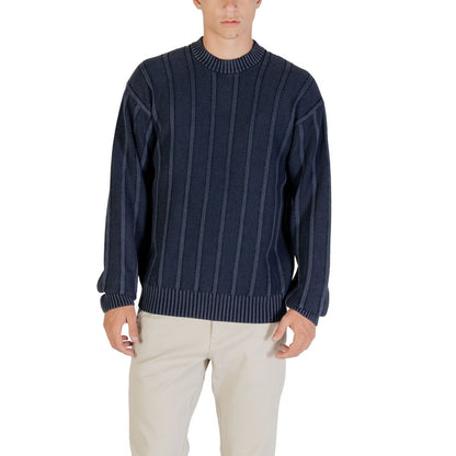 Sweatshirt by Hugo Boss for men in cotton blue showcases a slouchy chic silhouette, artfully detailed with a slouchy chic crew neckline and for a slouchy chic finish.