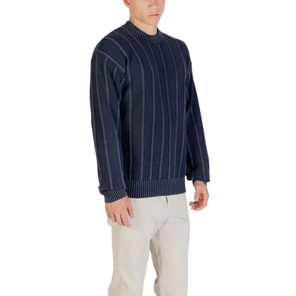 Sweatshirt by Hugo Boss for men in cotton blue presents a smart casual silhouette, featuring a smart casual crew neckline and for a sophisticated look.