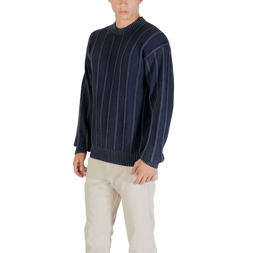 Sweatshirt by Hugo Boss for men in cotton blue features an provocated silhouette, detailed with a provocated and a refined crew neckline for a sophisticated aesthetic.