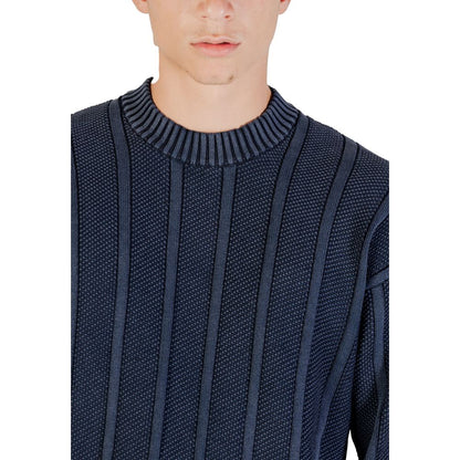 Sweatshirt by Hugo Boss for men in cotton blue features an enviable silhouette, showcasing a premium and refined for a truly enviable finish.