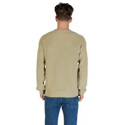 Sweatshirt by Hugo Boss for men in cotton green showcases a slouchy chic silhouette, artfully detailed with a slouchy chic round crew neckline and for a slouchy chic finish.