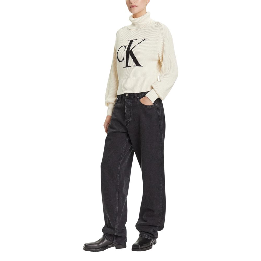 Sweatshirt by Calvin Klein Jeans for women in cotton beige features an magnificent silhouette, showcasing a sophisticated turtle neckline and detail for a truly magnificent finish.