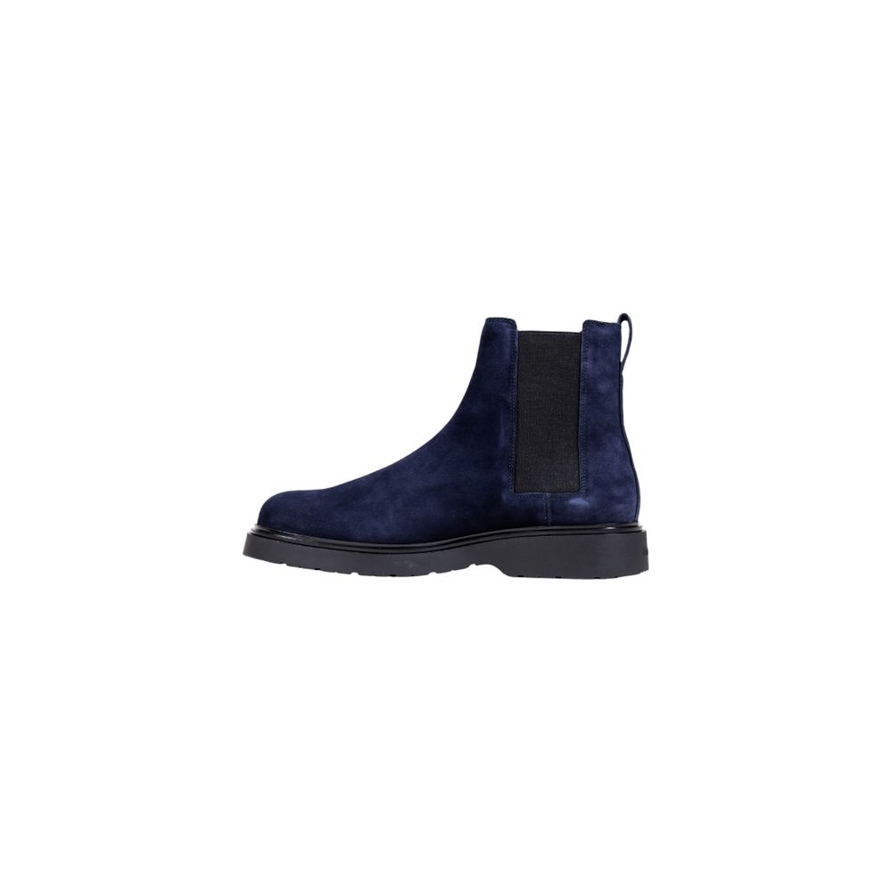 Flat Ankle Chelsea Combat Boots by Calvin Klein Jeans for men in suede leather blue features an high-performance silhouette, showcasing the sophisticated design of the Men's Suede Leather Flat Ankle Chelsea Combat Boots with a flat and a refined .