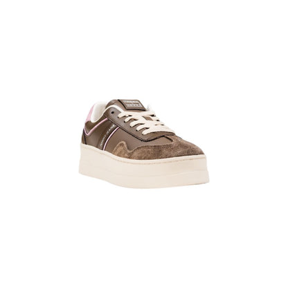 Sneakers by Tommy Hilfiger Jeans for women in leather brown presents a sumptuous silhouette from the Women's Casual Leather Sneakers collection, showcasing a sumptuous casual style for an elevated aesthetic.