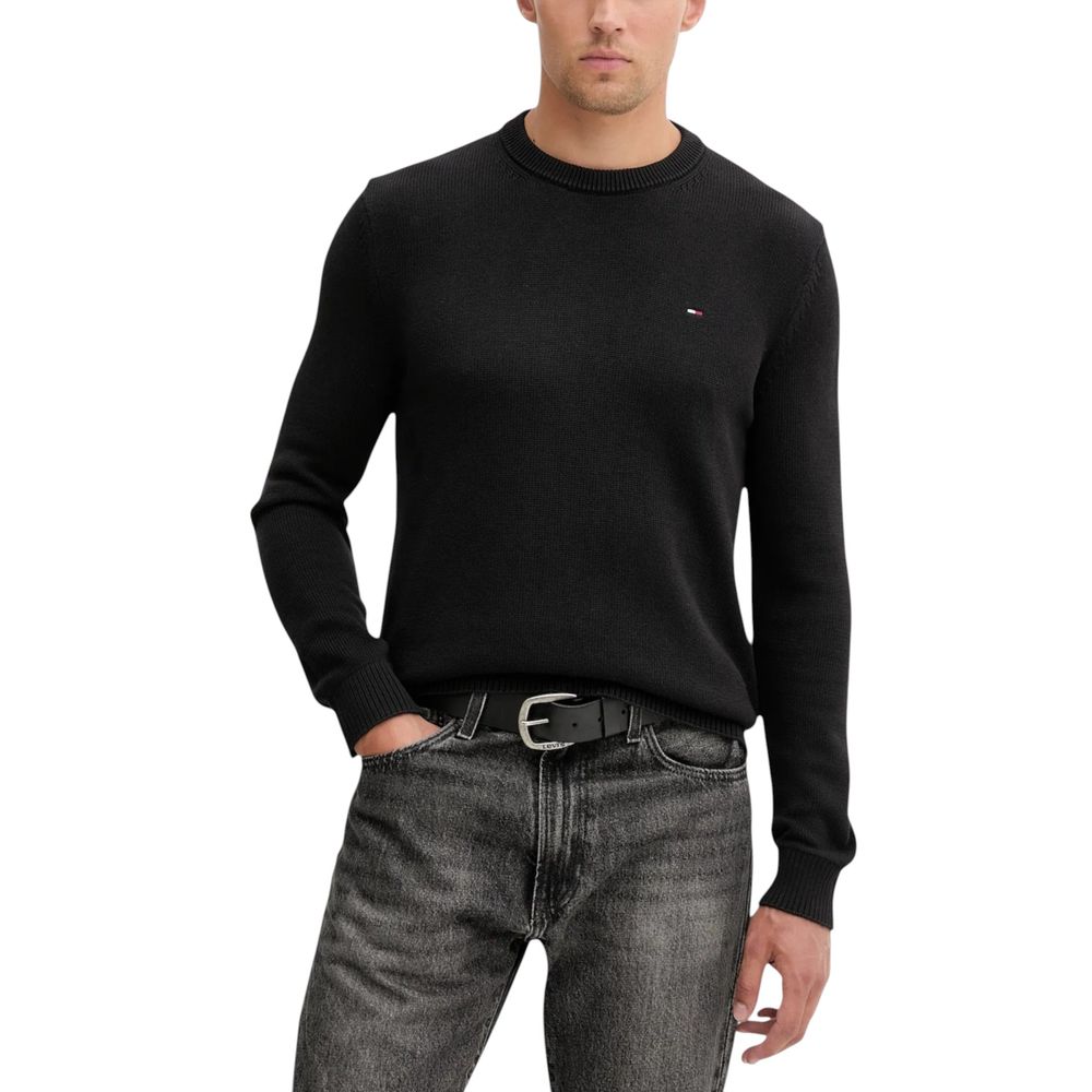 Sweatshirt by Tommy Hilfiger Jeans for men in organic cotton black & natural features a unrivaled silhouette with a refined crew neckline and unrivaled detailing for a sophisticated look.