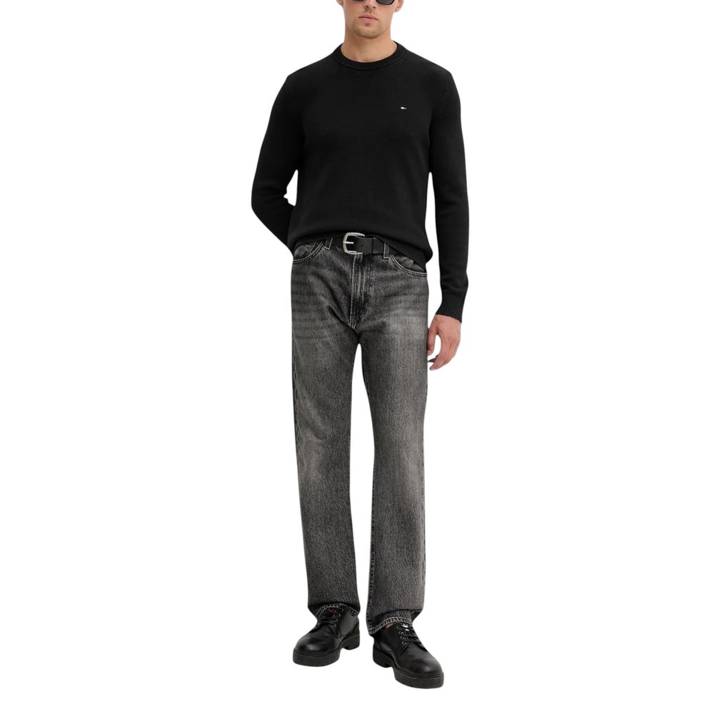 Sweatshirt by Tommy Hilfiger Jeans for men in organic cotton black & natural showcases a slouchy chic silhouette, artfully detailed with a slouchy chic crew neckline and for a slouchy chic finish.