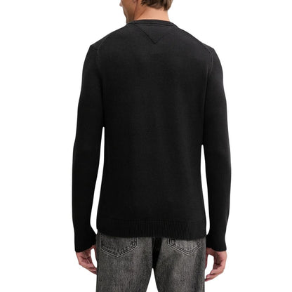 Sweatshirt by Tommy Hilfiger Jeans for men in organic cotton black & natural features an enviable silhouette, showcasing a premium and refined crew neckline for a truly enviable finish.