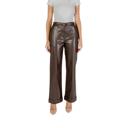 Trousers by Liu Jo for women in polyester brown features a tailored silhouette with a tailored wide, defined by its long and a sophisticated high rise.