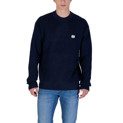 Sweatshirt by Calvin Klein Jeans for men in cotton blue showcases a slouchy chic silhouette, artfully detailed with a slouchy chic and long-sleeve for a slouchy chic finish.