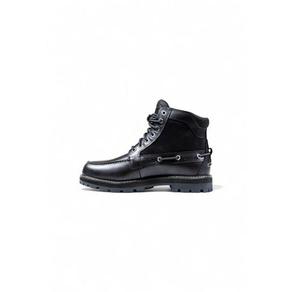 Lace-Up Ankle Winter Boots by Timberland for men in leather & metal black features an high-performance design from the Men's Leather & Metal Lace-Up Ankle Winter Boots collection, highlighting a high-performance and for a refined look.