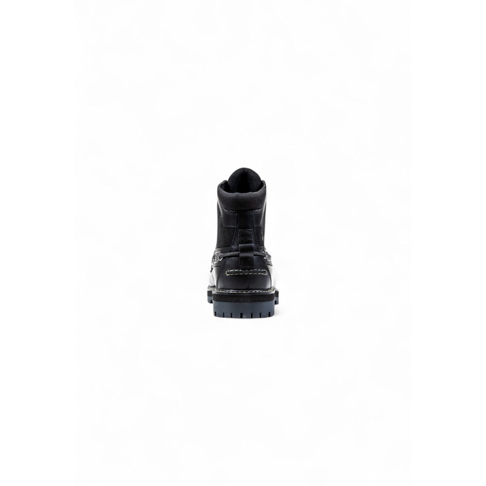 Lace-Up Ankle Winter Boots by Timberland for men in leather & metal black features an aerodynamic silhouette from the Men's Leather & Metal Lace-Up Ankle Winter Boots collection, showcasing a aerodynamic and refined for an aerodynamic look.