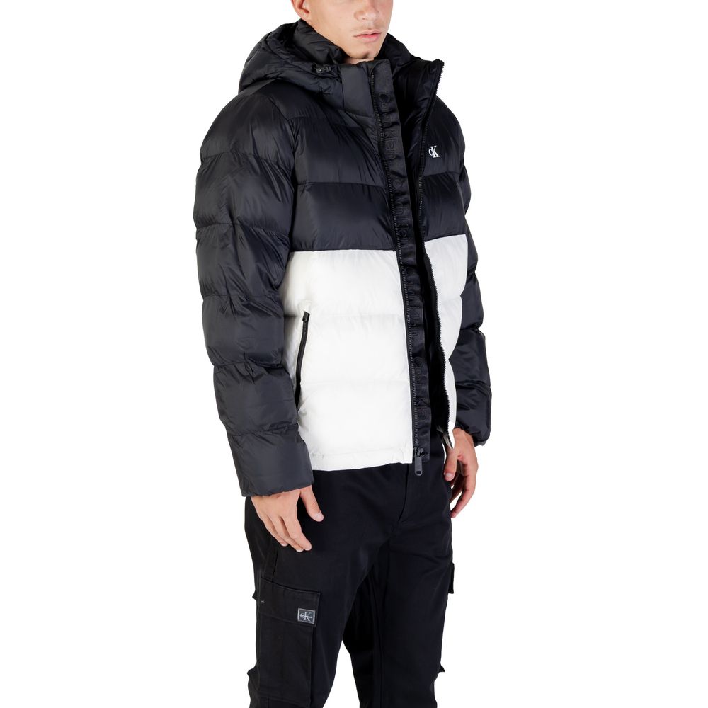 Hooded Overcoat by Calvin Klein Jeans for men in nylon cream features an voluminous silhouette, showcasing distinct pockets, hooded & insulated and a voluminous hooded neckline for a truly voluminous aesthetic.