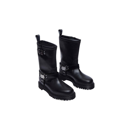 Lace-Up Boots by Dr. Martens for women in leather & metal black features an aerodynamic silhouette from the Women's Leather & Metal Lace-Up Boots collection, showcasing a aerodynamic and refined for an aerodynamic look.