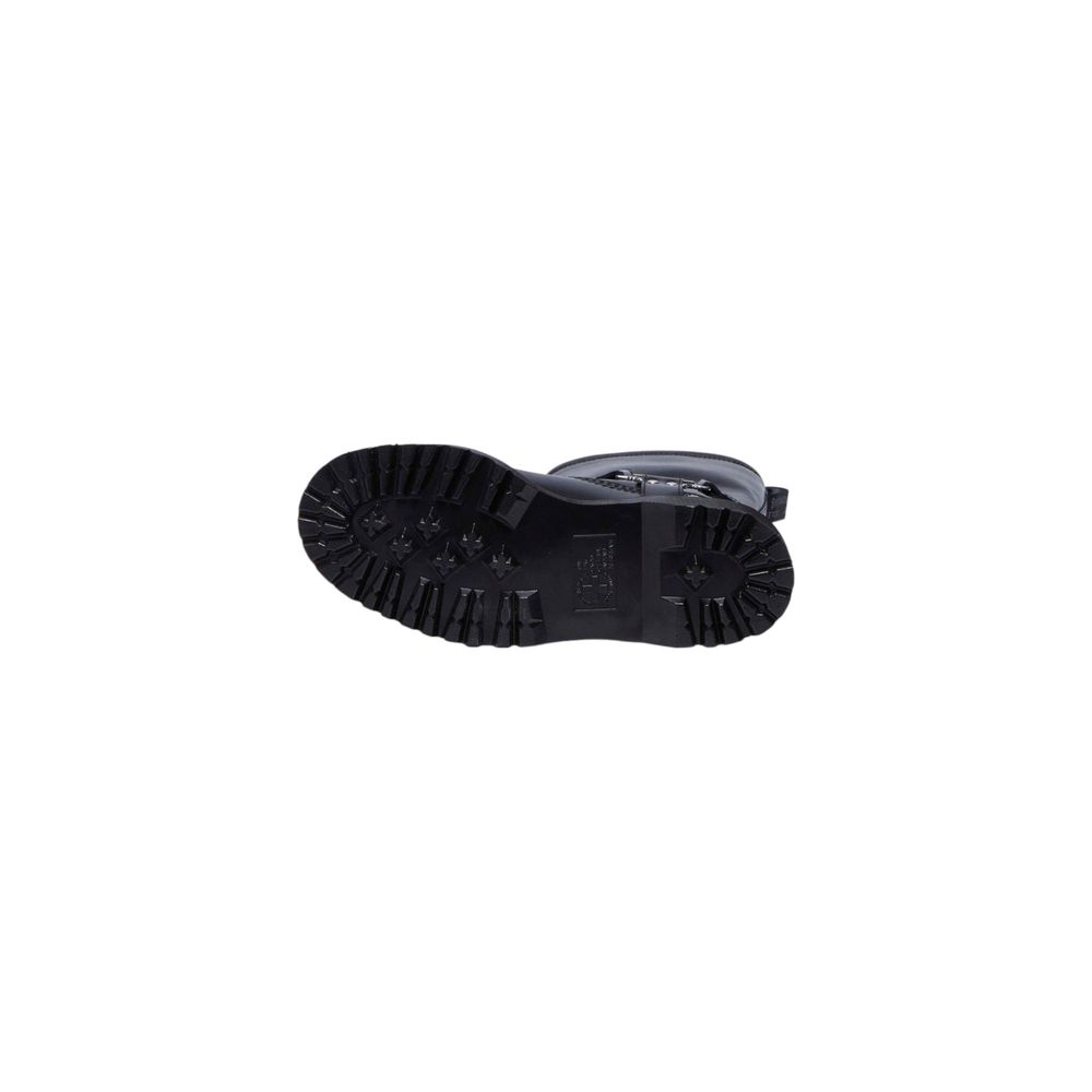 Lace-Up Boots by Dr. Martens for women in leather & metal black features an dynamic silhouette, showcasing the dynamic Women's Leather & Metal Lace-Up Boots design with its distinctive and elegant .